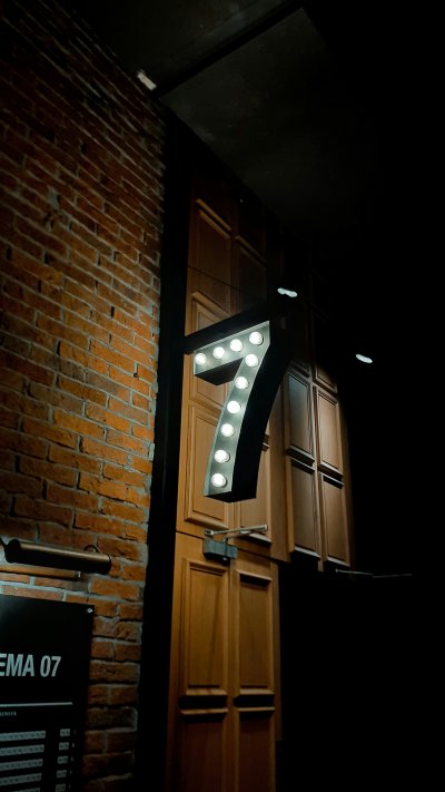 Exposed Bulb Signage