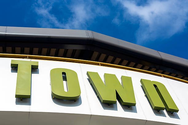 Pylon Mounted Channel Letters