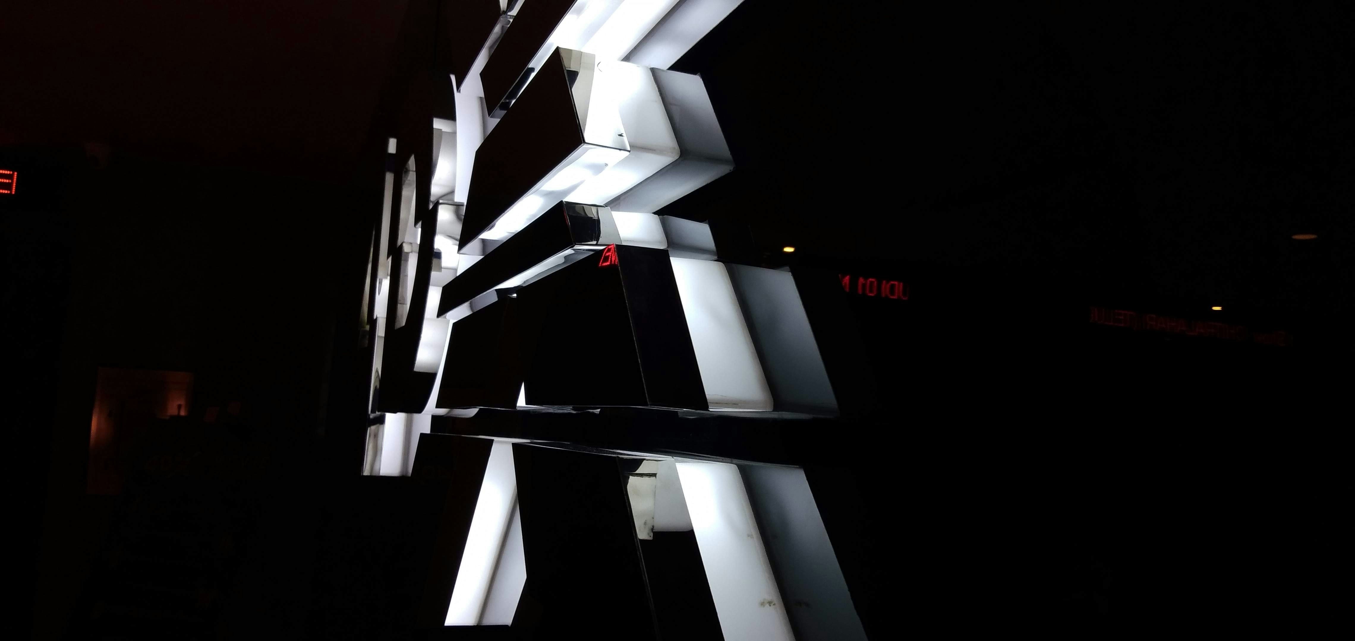 Premium Edge Lit Channel Displays